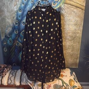 H&M blouse in great preowned condition. size s.